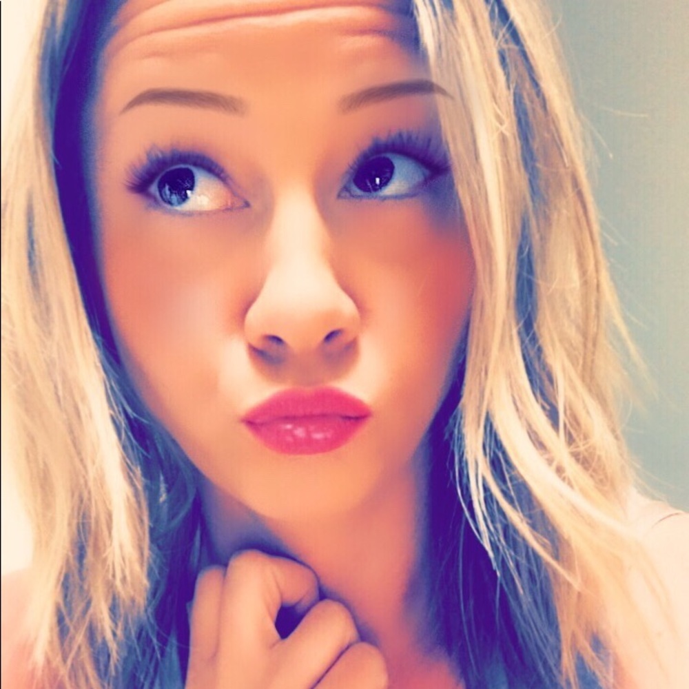 Meet your Posher, Laura